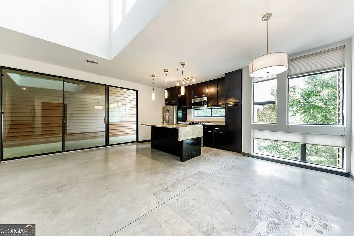 2 bed, 2.0 bath, 1250 sqft, $2,675 — Photo 3