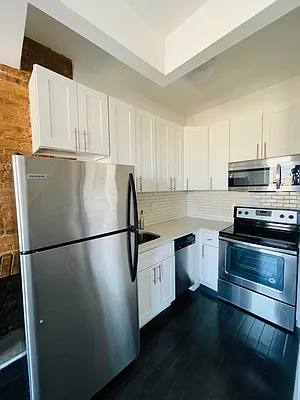 Rented by Zjama Realty Corp | media 11