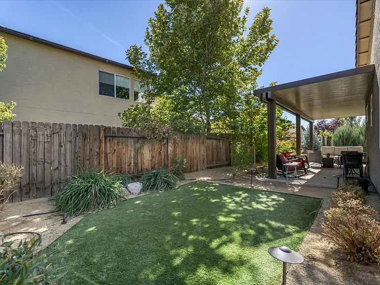 10562 Thistle Berry Ct — Photo 42