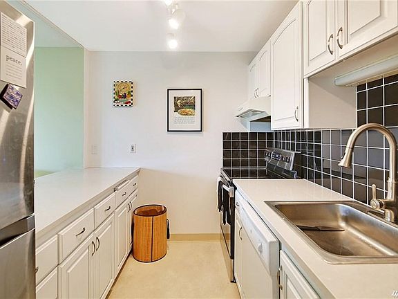 3rd image of 5101 NE 55th St Floor 2