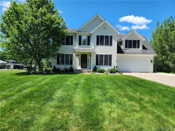 8920 Hickory Meadows Rd, Boston, NY 14025