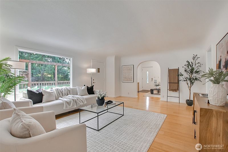 4th image of 12119 24th Street E