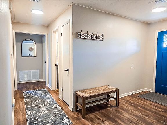 3rd image of 1614 Sherwood Rd