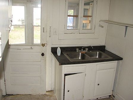 4th image of 108 N 3rd Ave