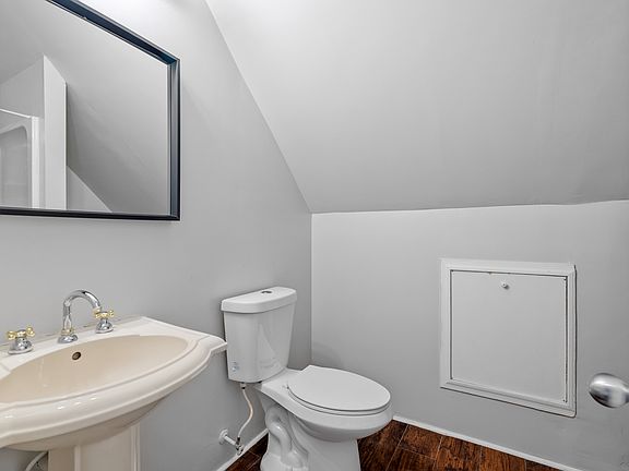 3rd image of 340 Scarlet Oak Dr #1