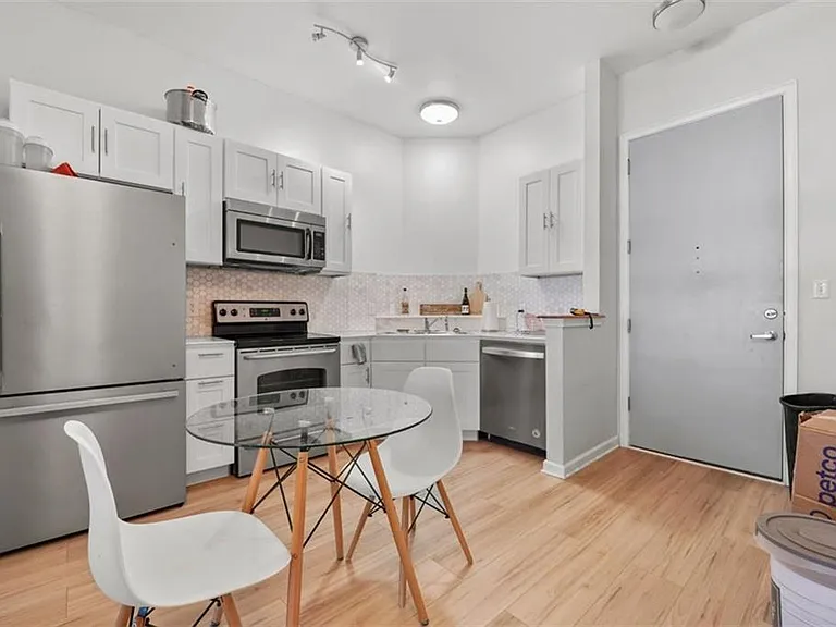 898 Oak St SW #1105 — Photo 11