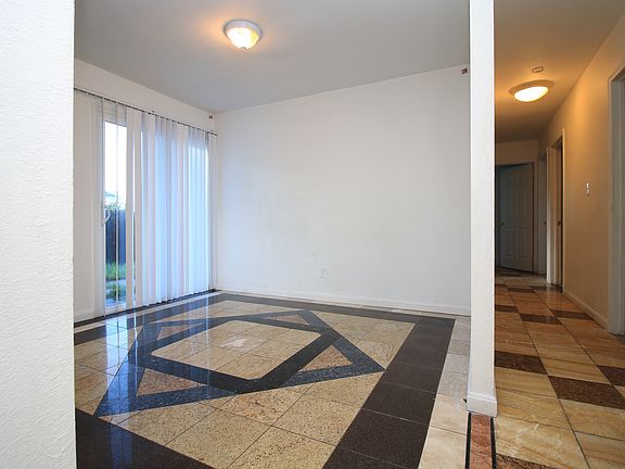 4th image of 7472 Balfour Way