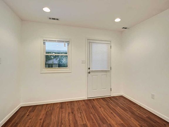 4th image of 39 Lovall Ln