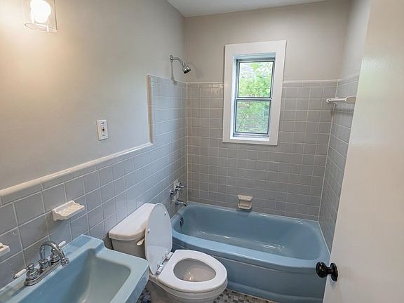 4th image of 5107 Whiteway Dr