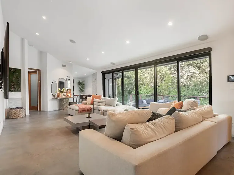 3217 Oakley Dr — Photo 2