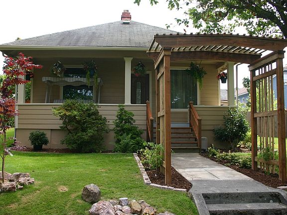 2nd image of 2227 McDougall Ave