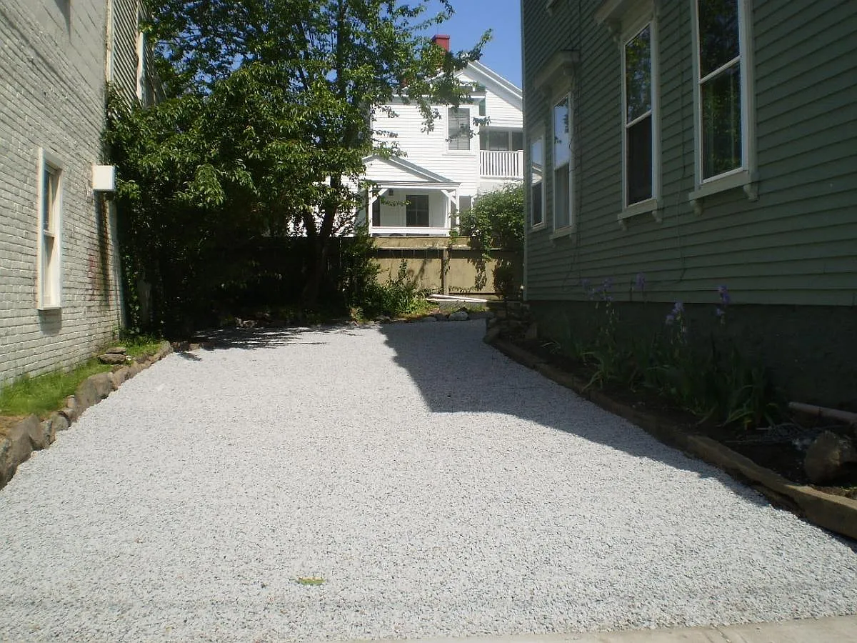 82 Thames Street — Photo 3