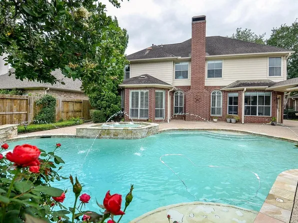 6631 Alicant Dr, Sugar Land, TX 77479