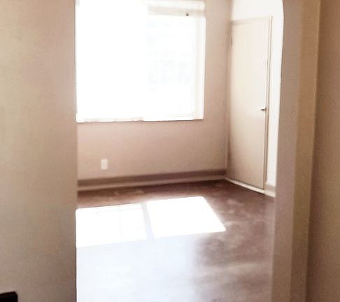 5th image of 1205 W 50th St APT 2