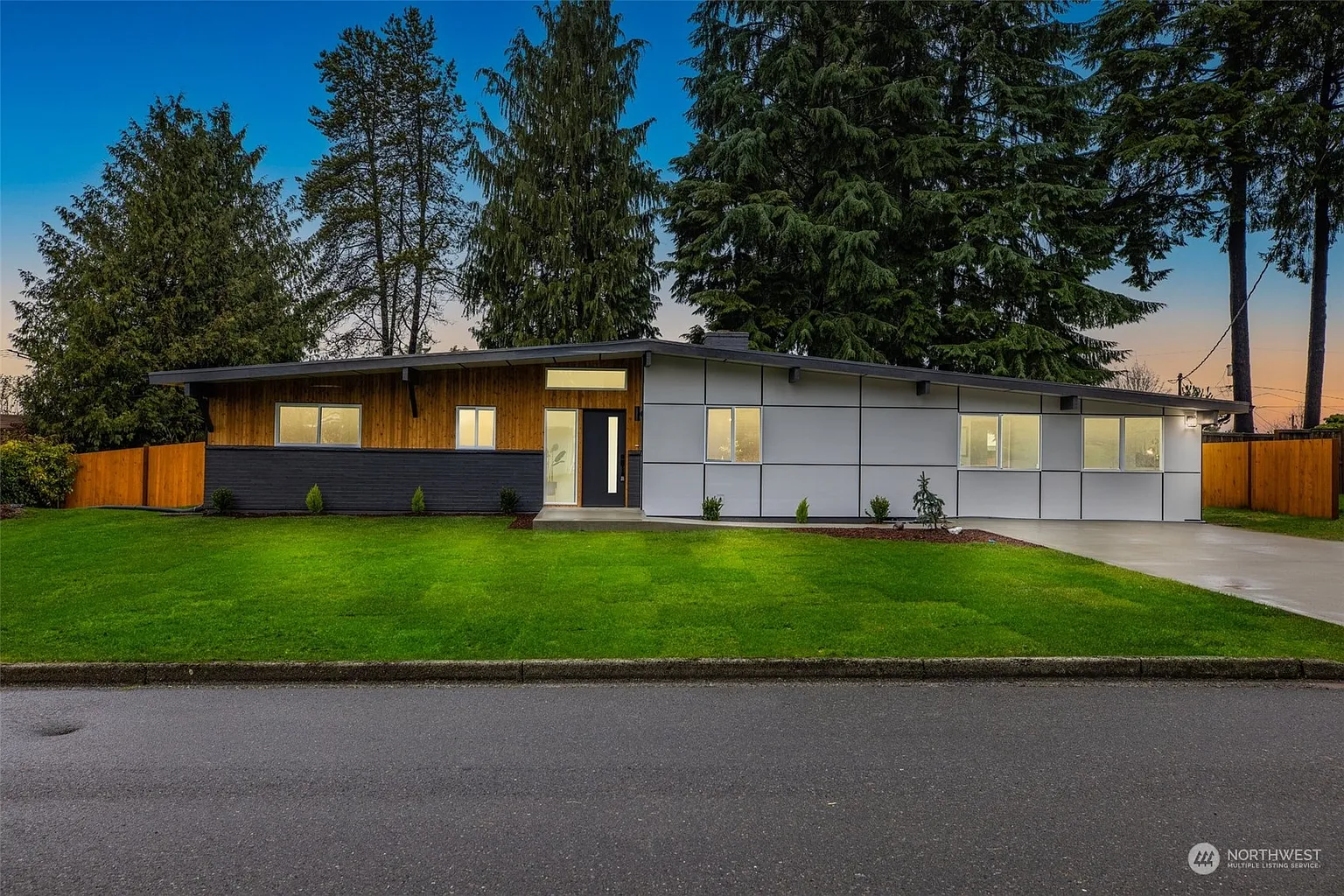 608 SW 299th Place photo 1