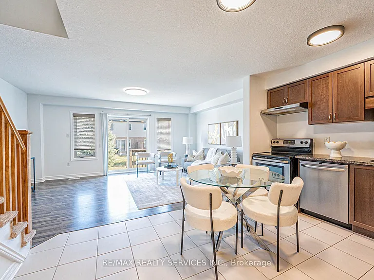 22 Arlington Cres #22 — Photo 5
