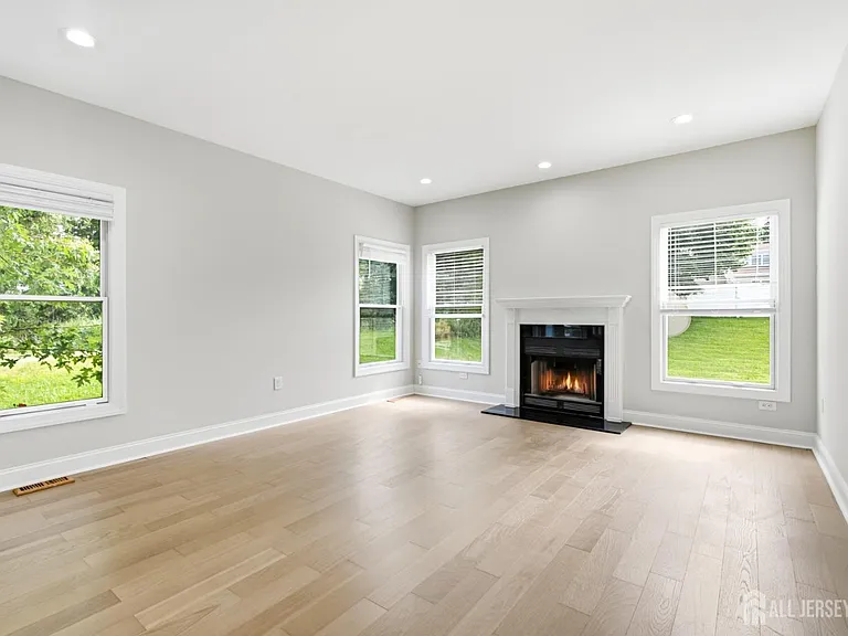 33 Melbloum Ln — Photo 5