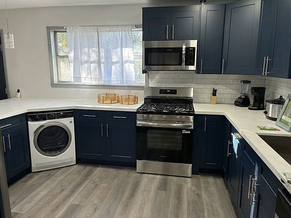 2nd image of 820 Coleman St #1