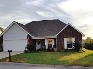 1123 Cherbourg Dr, Maryville, TN 37801