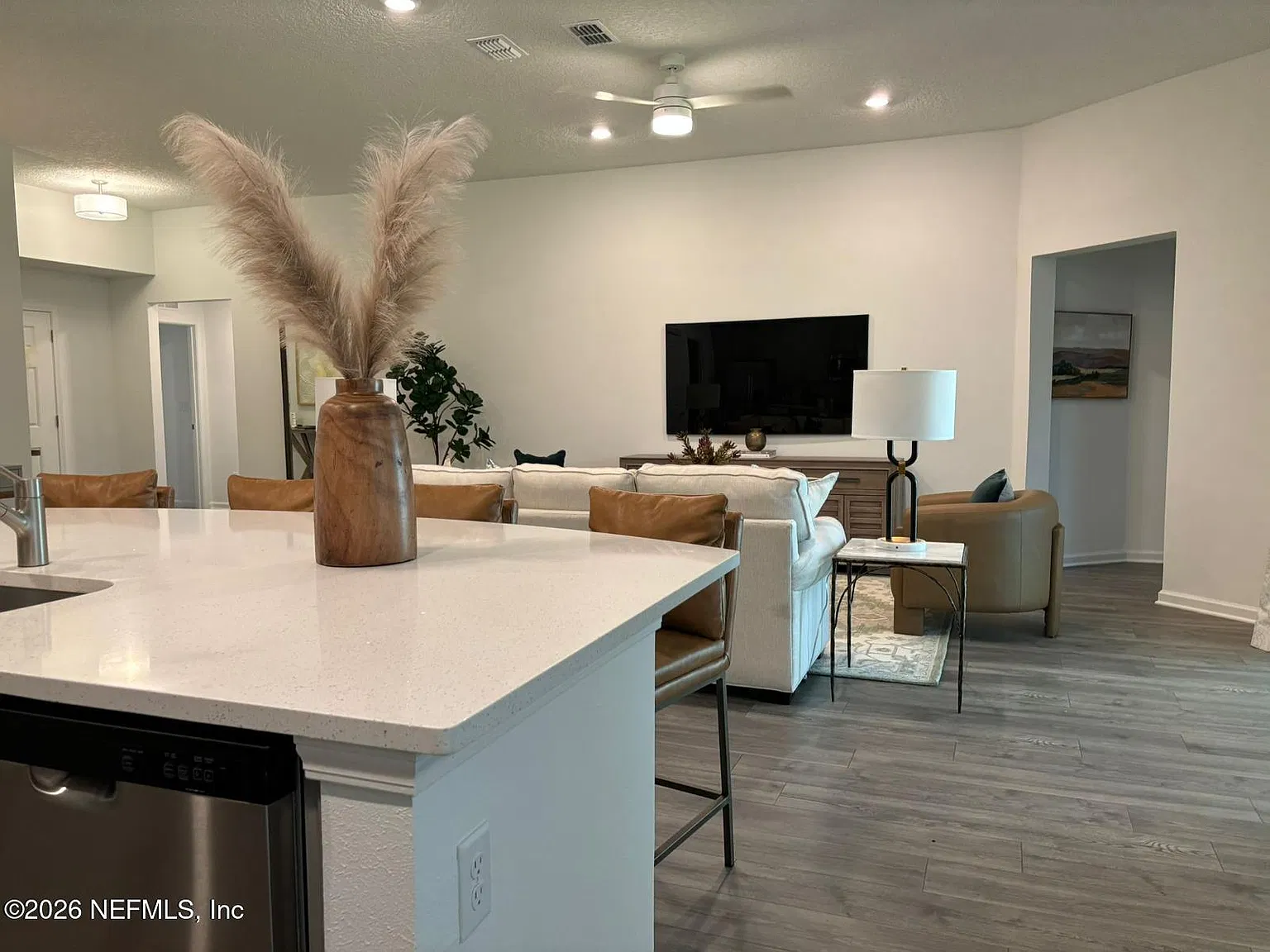 3 bed, 2.5 bath, 1710 sqft, $2,400 — Photo 4