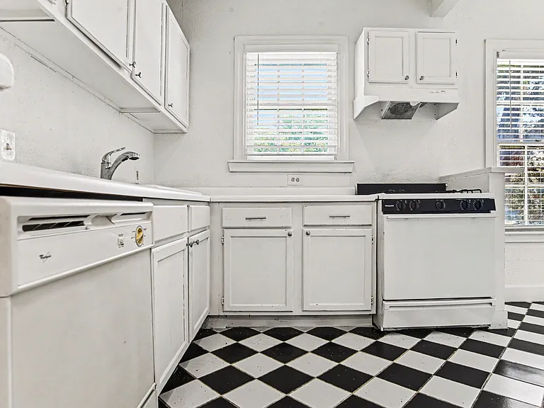 4515 Swiss Ave — Photo 23