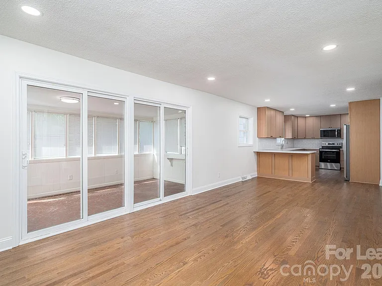 2020 Helen Dr — Photo 14