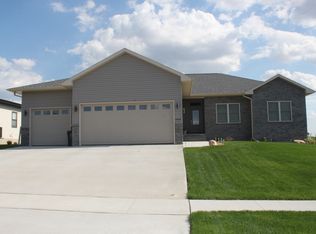 1920 Donald Dr, Cedar Falls, IA 50613