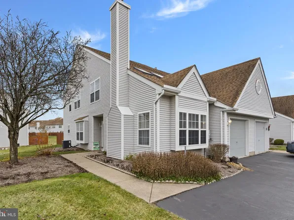 213 Birch Hollow Dr, Bordentown, NJ 08505