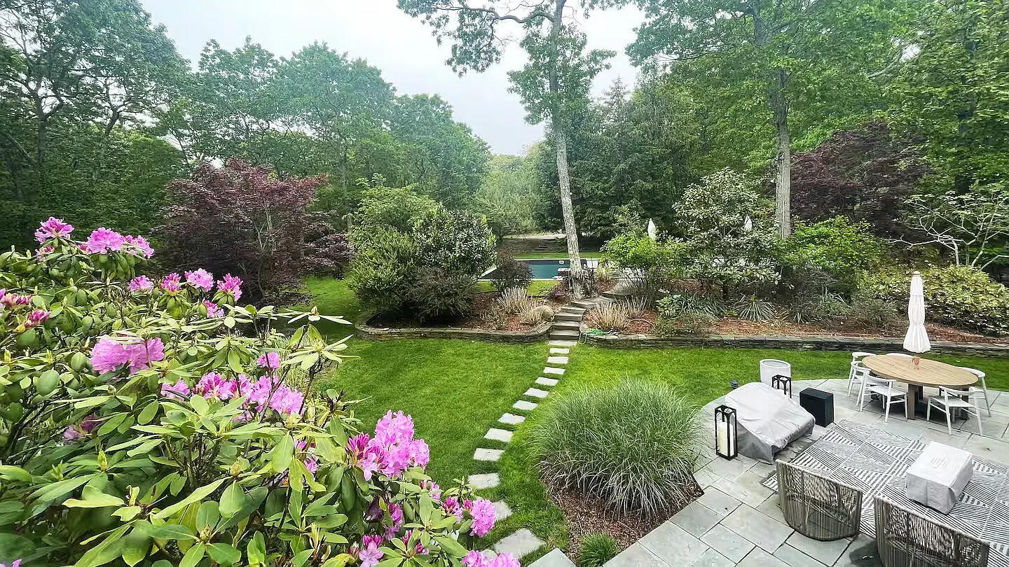 Recently Renovated Designers Oasis in East Hampton — Photo 2