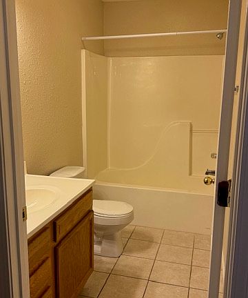 5th image of 1723 Brooklyn Dr #B