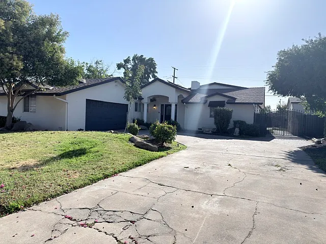 3 bed, 1909 sqft, $2,695 — Photo 2