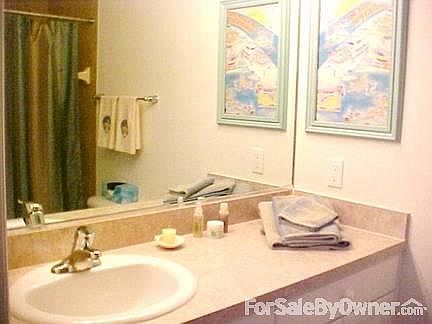 2nd bedroom
						:
						also 2nd bath