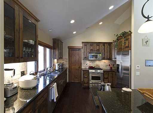 3rd image of 852 Rosewood Cir #9