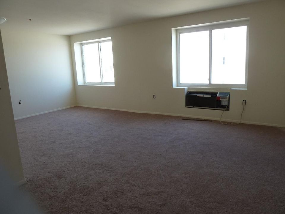 1st image of 10 Franklin Blvd APT 400