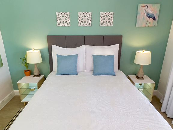 4th image of 585 NE 66th St #3