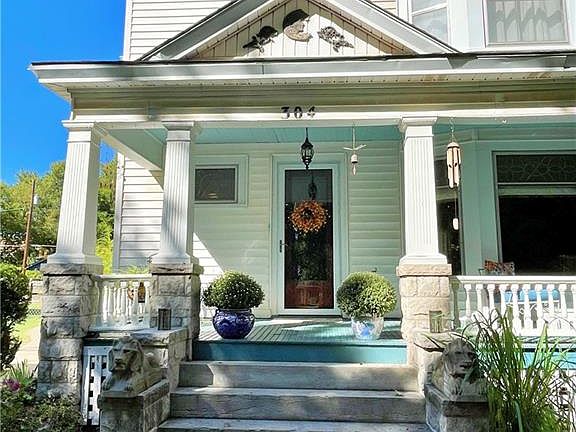 4th image of 304 W Jefferson St