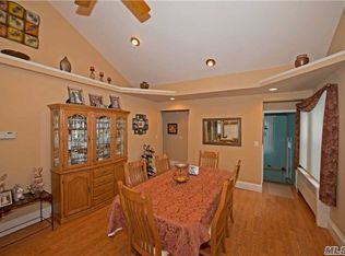 12 Oak Pl, Selden, NY 11784