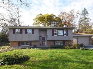 713 Black Partridge Rd, McHenry, IL 60051