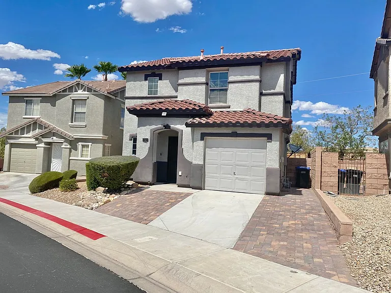 1060 Paradise Coach Dr — Photo 1