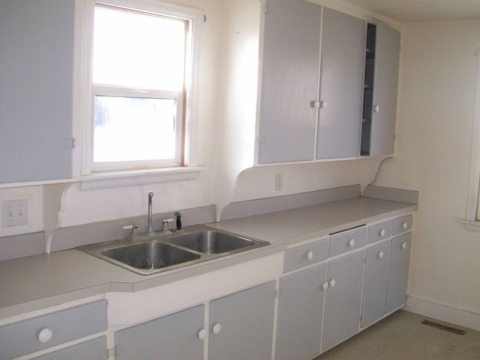 2nd image of 320 McMicken St