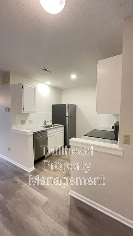 2 bed, 1.0 bath, 800 sqft, $1,245 — Photo 2