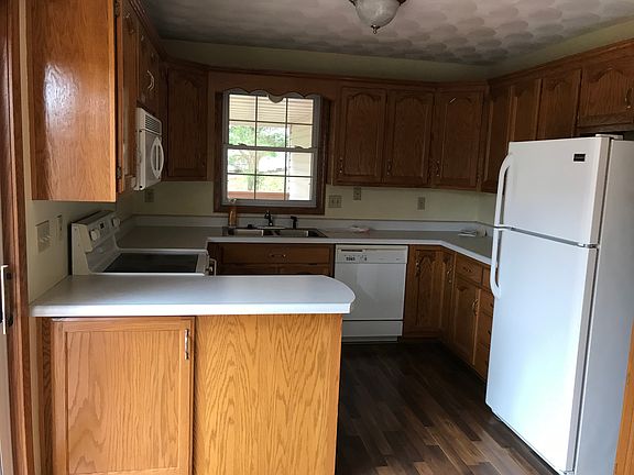 5th image of 100 Cedar Park Dr