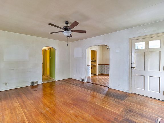 4th image of 1931 E Powell Ave