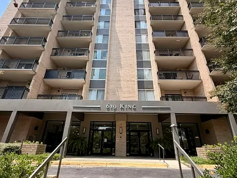 619 King St #210 — Photo 12