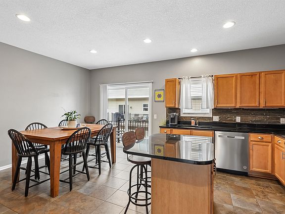 4th image of 6913 Jack London Dr