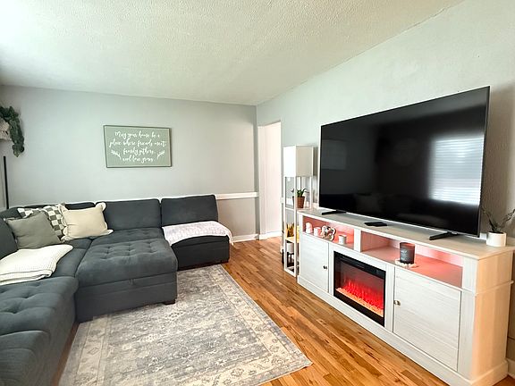 3rd image of 7412 La Vista Dr