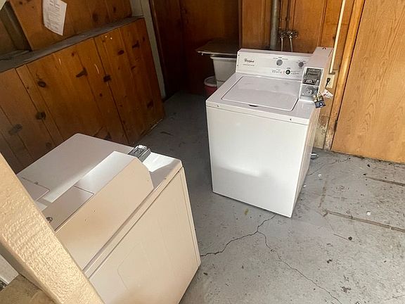 3rd image of 412 E Avenue D APT 3