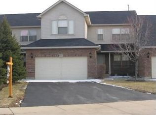 645 W Saint Johns Pl, Addison, IL 60101