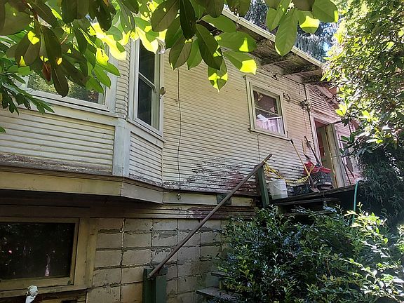 4th image of 8640 NW Bailey St