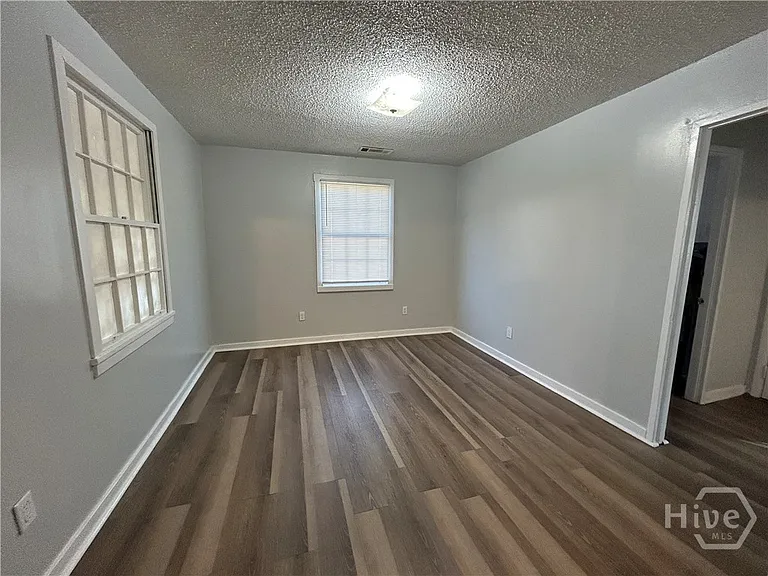 3715 Skidaway Rd — Photo 8